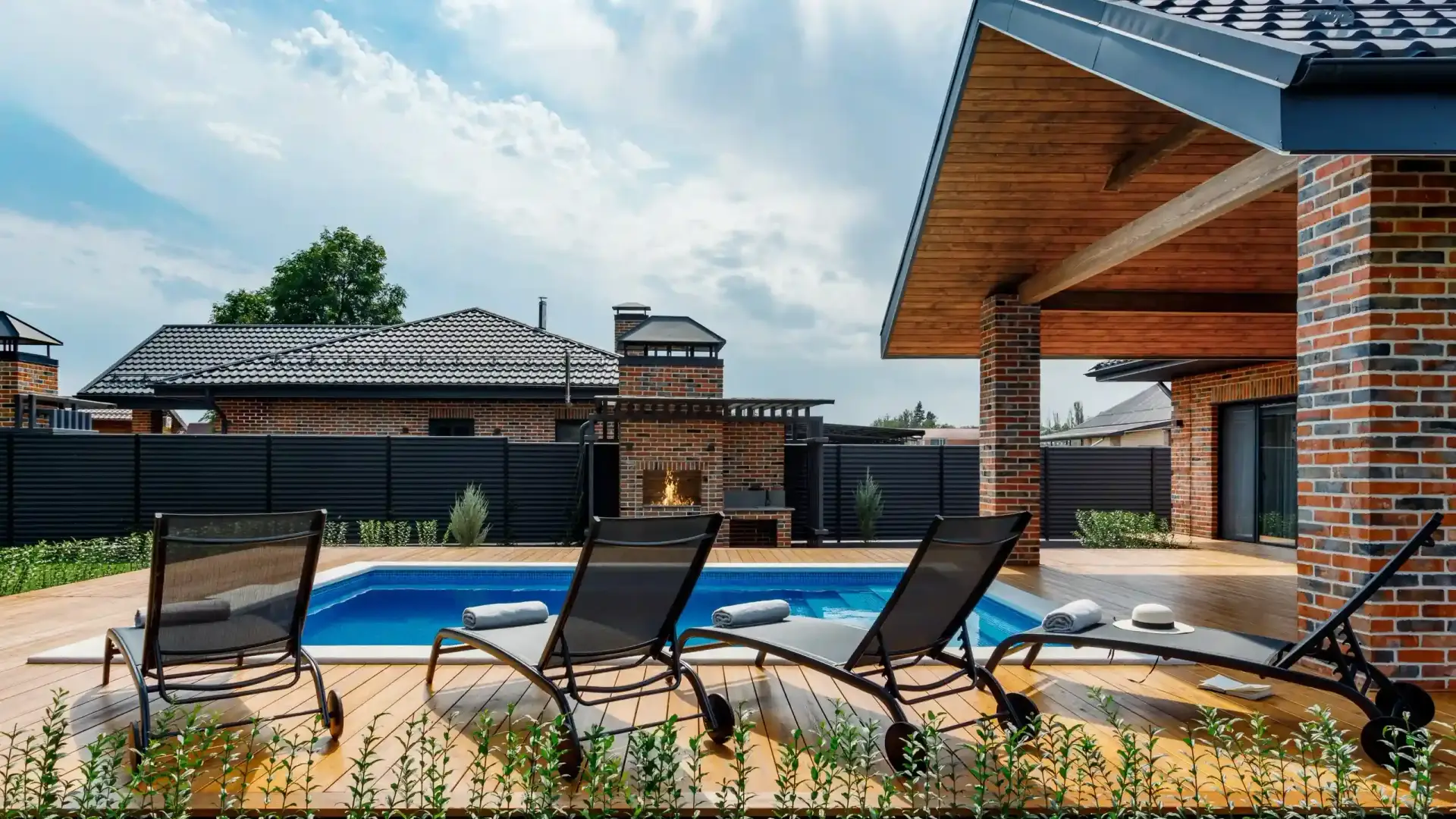 La Villa Pine - вид сбоку
