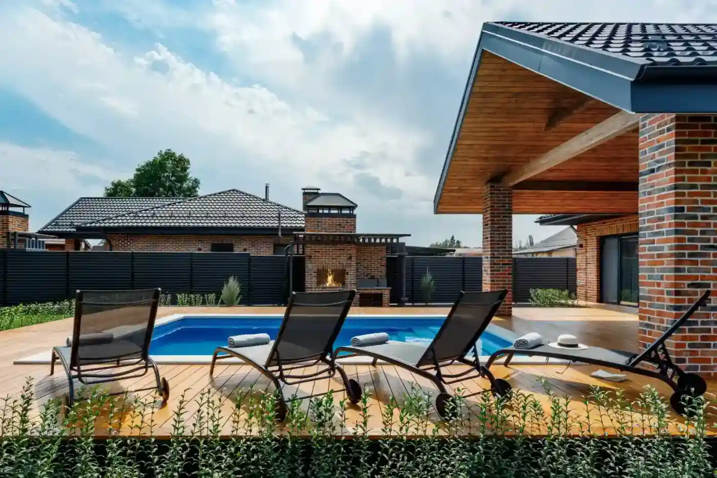 La Villa Pine - вид сбоку